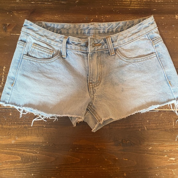 BRANDY MELVILLE low rise light was Jean shorts - Picture 2 of 7